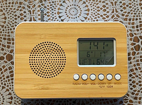 Digitaler holz radiowecker mit - holz,